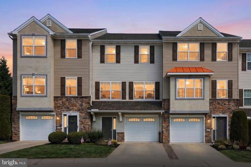 2432 Schultz Way, YORK, PA, 17402-4904 | Card Image