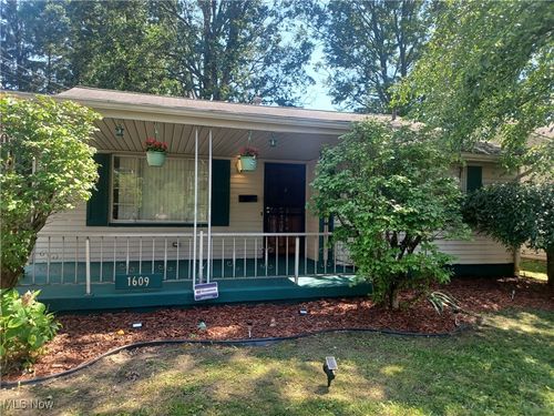 1609 Bancroft Ave, Youngstown, OH, 44514-1049 | Card Image