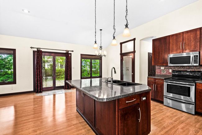 Kitchen / Dining Area | Image 8