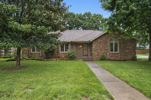 4027 W Woodland St, Springfield, MO, 65807-5505 | Card Image