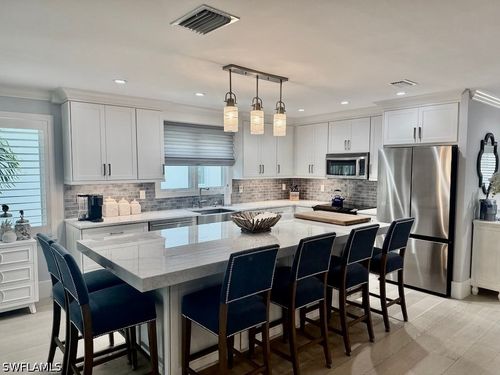 103-225 5th Ave S, Naples, FL, 34102-6553 | Card Image
