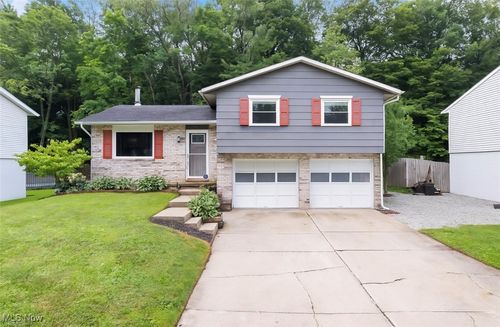 413 Stonewood St, Canal Fulton, OH, 44614-1037 | Card Image