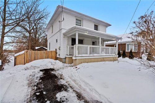 5292 Bridge St, Niagara Falls, ON, L2E2T3 | Card Image