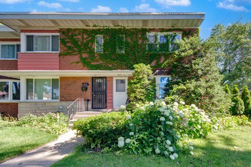 1823 Dobson St, Evanston, IL, 60202-3725 | Card Image