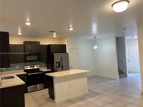 1090 Se 23rd Ave, Homestead, FL, 33035-2187 | Card Image
