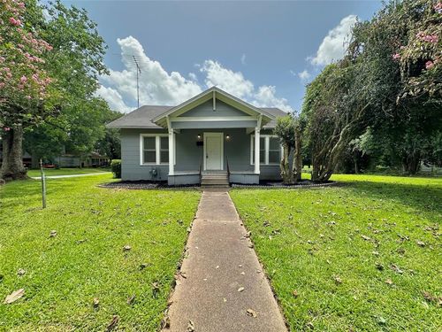 716 Olive St, Wharton, TX, 77488-4047 | Card Image