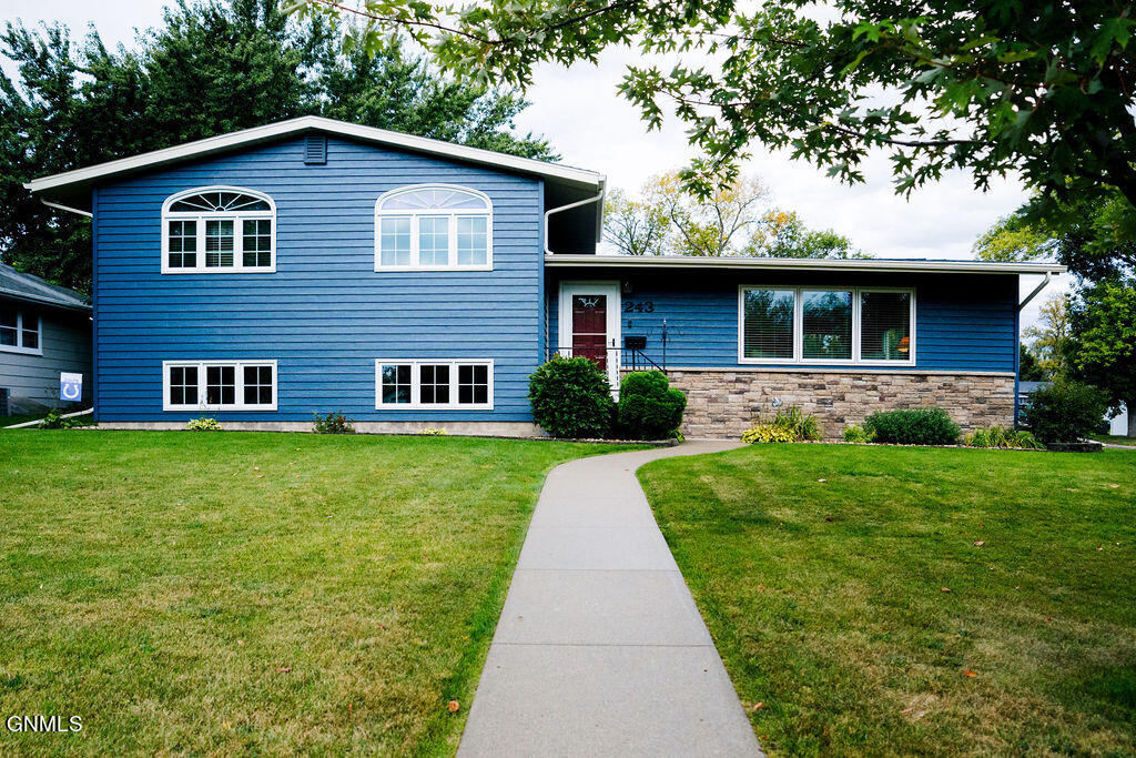 14th Ave, Jamestown, ND 58401