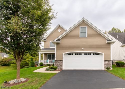 2 Bluffs Ct, Hamburg, NJ, 07419-1525 | Card Image