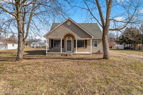 9267 Glenis St, Taylor, MI, 48180-3002 | Card Image