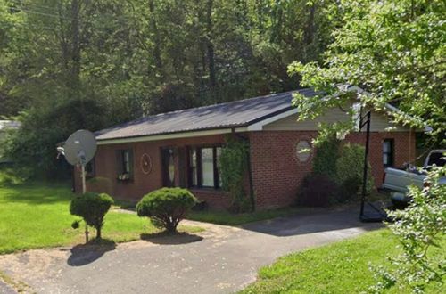 33 Stephen Dr, Hazard, KY, 41701-7896 | Card Image