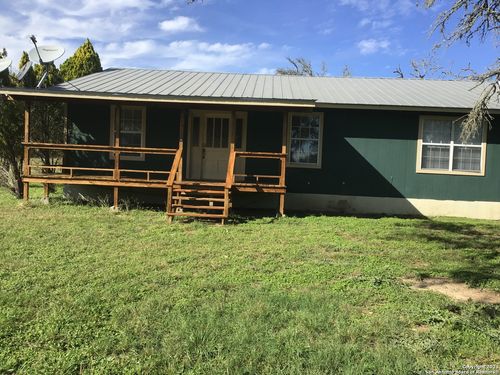 2805 River Bluff Cir, Pipe Creek, TX, 78063-5953 | Card Image