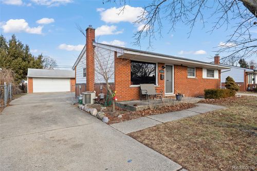 37092 Gilchrist St, Westland, MI, 48186-3904 | Card Image