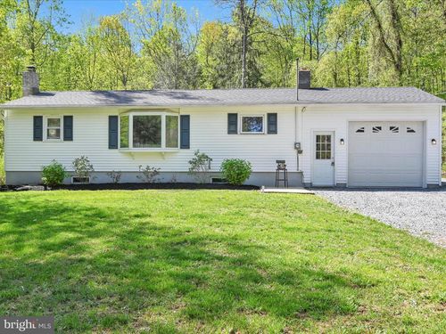 240 Camp Strauss Rd, BETHEL, PA, 19507-9566 | Card Image