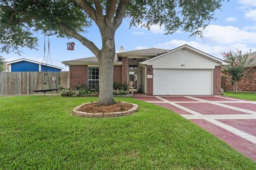 5127 Chase Park Cir, Bacliff, TX, 77518-2459 | Card Image