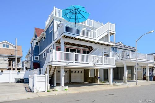 90 Wyoming Ave, Long Beach, NY, 11561-1437 | Card Image