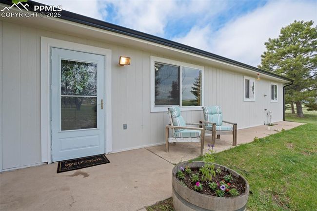 26965 Judge Orr Rd, House other with 3 bedrooms, 2 bathrooms and 14 parking in Calhan CO | Image 4