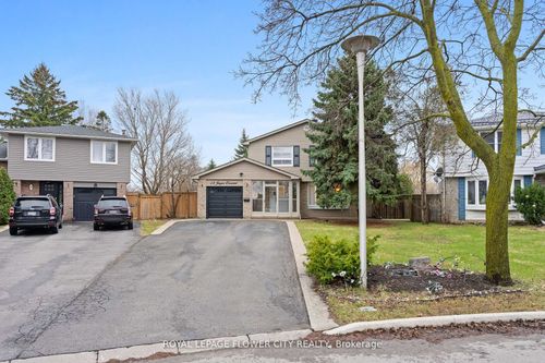 15 Jasper Cres, Brampton, ON, L6S1W8 | Card Image