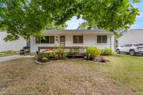 3174 Roselawn St, Commerce Township, MI, 48390-1460 | Card Image