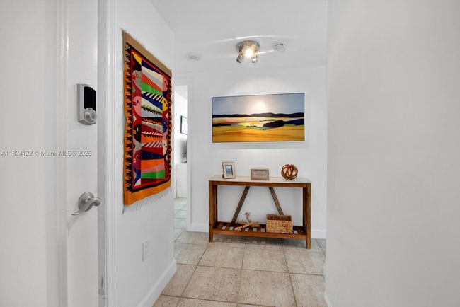 APT-1009 - 177 Ocean Lane Dr, Condo with 2 bedrooms, 2 bathrooms and null parking in Key Biscayne FL | Image 4