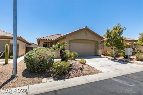 5985 Falconer Ave, Las Vegas, NV, 89122-3417 | Card Image
