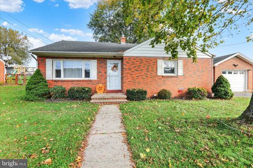 405 Indian Manor Dr, LEESPORT, PA, 19533-8604 | Card Image