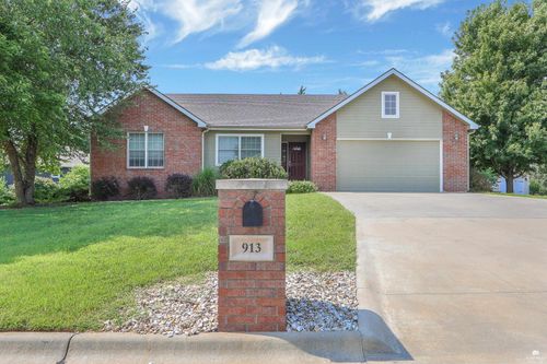 913 Brierwood Dr, Manhattan, KS, 66502-3117 | Card Image