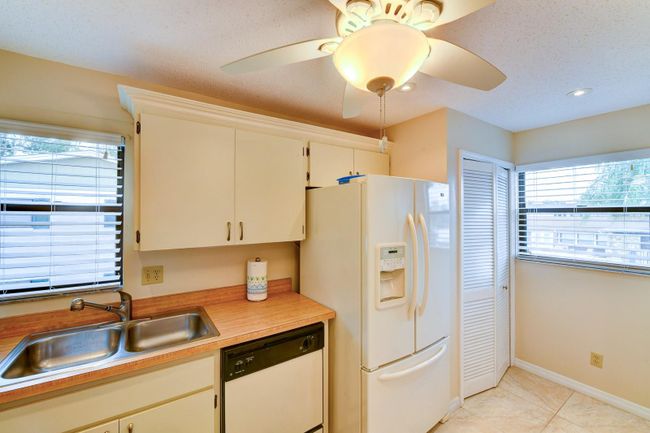 9I - 5400 34th Street W, Condo with 2 bedrooms, 2 bathrooms and null parking in Bradenton FL | Image 12