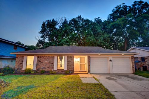 1417 Norwood Dr, Hurst, TX, 76053-4058 | Card Image