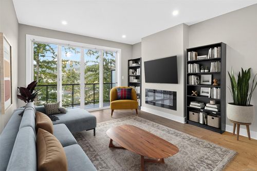 948 Warbler Close, Victoria, BC, V9C0J4 | Card Image