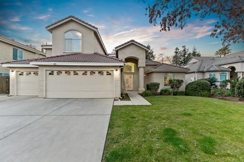 8847 N Woodrow Ave, Fresno, CA, 93720-3932 | Card Image