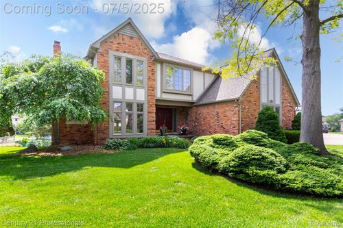 6626 Lake Pointe, Shelby Township, MI, 48317-2117 | Card Image