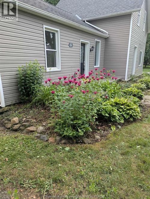 231 Hughes St, Dresden, ON, N0P1M0 | Card Image