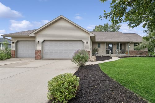 548 Winter Dr, Walworth, WI, 53184-5873 | Card Image
