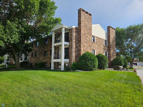 307-311 Prairiewood Cir S, Fargo, ND, 58103-4621 | Card Image