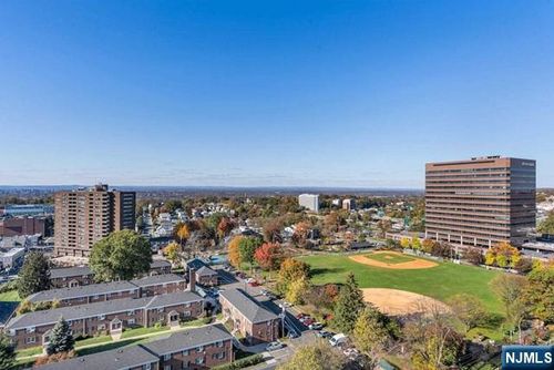 2000 Linwood Ave, Fort Lee, NJ, 07024-3086 | Card Image