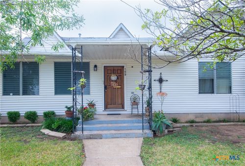 109 S Monroe St, McGregor, TX, 76657-2335 | Card Image