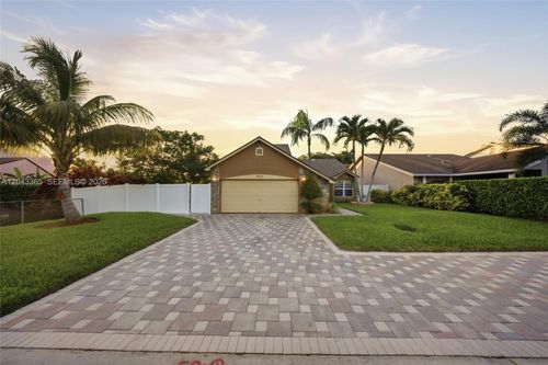 7919 Nw 50th St, Lauderhill, FL, 33351-5633 | Card Image