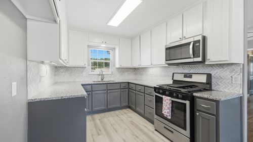 313 W 7th St, Weatherford, TX, 76086-1516 | Card Image