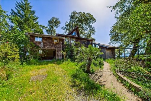 3602 Thomas Rd, Myers Flat, CA, 95554 | Card Image