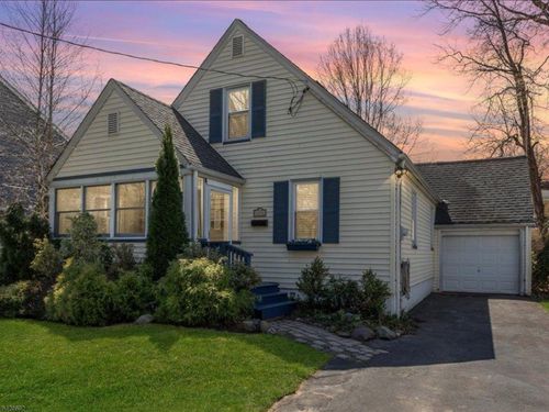 21 Mohawk Dr, Cranford, NJ, 07016-3368 | Card Image