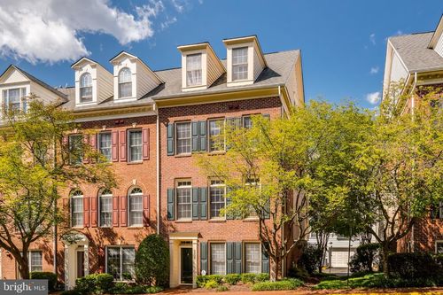 8892 Ashgrove House Ln, VIENNA, VA, 22182-5550 | Card Image
