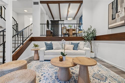 f-13567 Valerio St, Van Nuys, CA, 91405-2789 | Card Image