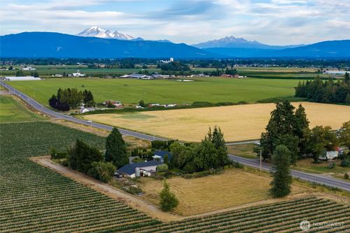 354 W Badger Rd, Lynden, WA, 98264-9785 | Card Image