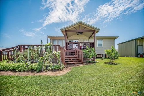 40 Sailfish Lndg, Port Lavaca, TX, 77979-5346 | Card Image