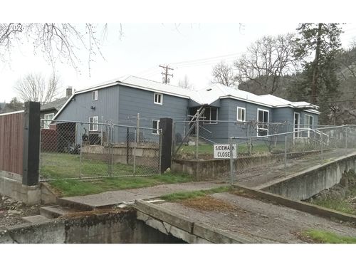 113 N Walnut St, Bingen, WA, 98605-9190 | Card Image