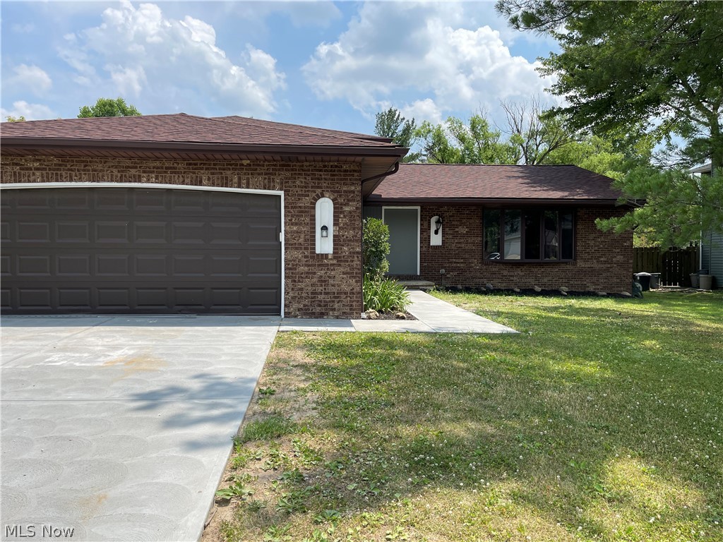 Lorraine Dr, Strongsville, OH 44149