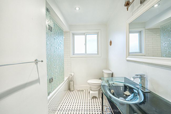702 Castleguard Cres, House other with 4 bedrooms, 2 bathrooms and 4 parking in Burlington ON | Image 24