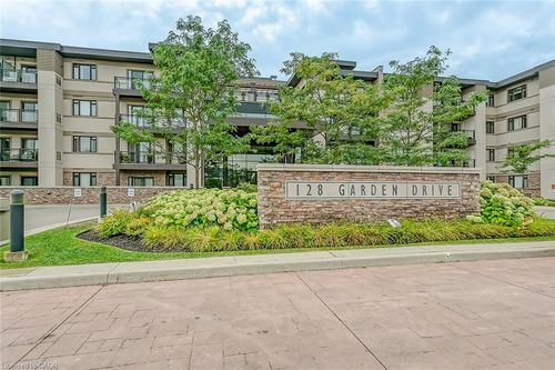 102-128 Garden Dr, Oakville, ON, L6K0H7 | Card Image