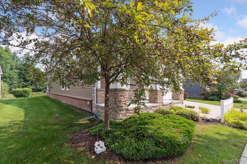 49276 Garden Ln, Canton, MI, 48188-3521 | Card Image