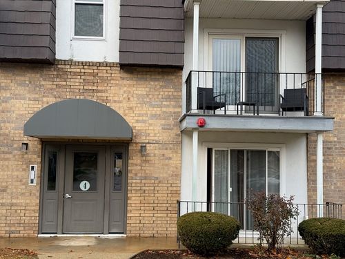 apt-30-4 Shadowbrook Ln, Milford, MA, 01757-1124 | Card Image